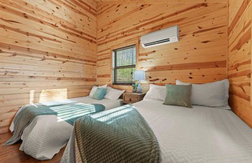 Cabin 4 Mtn View Cabin Near River with Fire Pit and Hot Tub - Foto 24