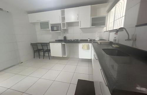 Próx a orla, 14 pessoas, ar condicionado e garagem - Foto 48