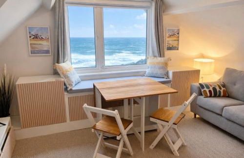 Pier View Retreat - 5 Mins Walk to Beach - Sea Views With Parking - Photo 17