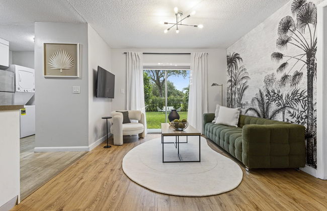 Hidden Garden A Serene Miami Escape - Photo 13