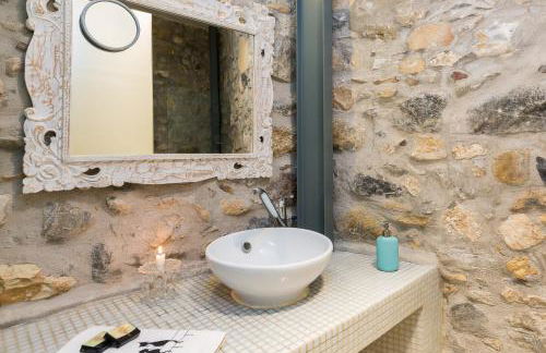 Muazzo Creta Stone House, Nature Escape with Pool, By ThinkVilla - Foto 46