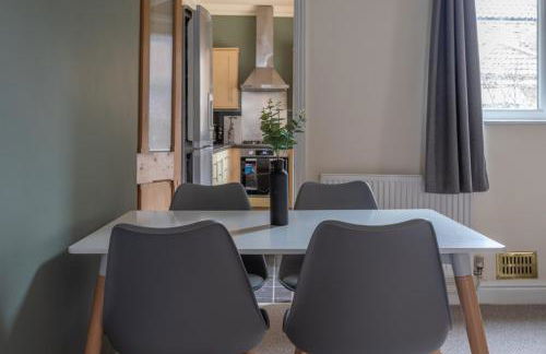 Milton Stays - Cosy 2 Bed House, 2 Floors, 15 min Walk to City Center, for up to 6 - Period Features, Cottage Style, Fireplace, Superfast Wi-Fi, Private Garden, Free On Street Parking - Foto 2