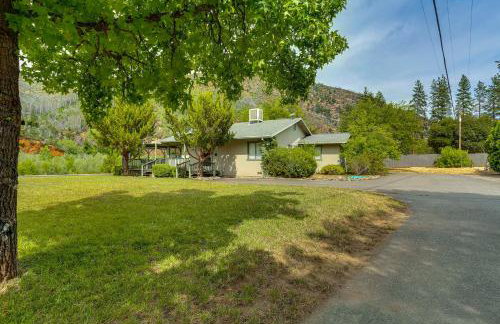 Scenic Riverfront Escape with Sauna in Junction City - Foto 24