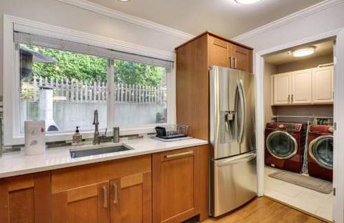 Lake Oswego Home with Deck 9 Mi to Downtown Portland - Foto 10