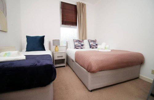 2 Bedroom City Apartment - 20mins Walk to Cabot Circus, With Free Wi-Fi & Off-Peak Parking Included - Foto 14
