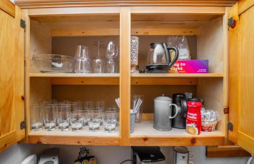 Riverfront Little Red Cabin, Hot Tub, World-class Trout Fishing, Views & Boat Access - Photo 16