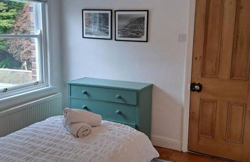 Stunning 3BD Victorian House in Bramhall Village - Photo 22