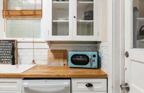 Holiday Group Winter Retreat at 4BR Victorian Home in UT Campus& Downtown - Foto 23