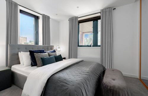 Divine Views from a Breathtaking LuxXe City Penthouse for a Gracious Life Style - Photo 29