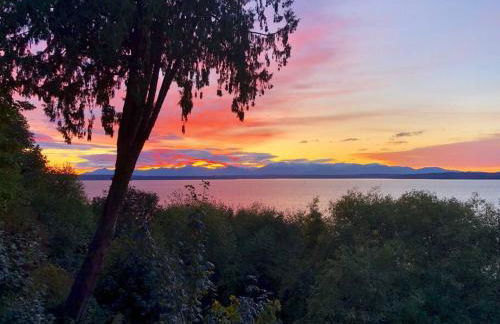 Romantic Spacious Suite with Salish Sea & Mountain Views at Seattle Luxury Estate - Foto 1