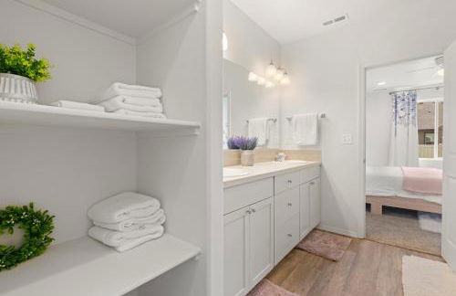 The Explorer! Extra Game Room, Fire pit Sleeps 10! - Foto 24