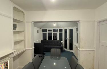 Redhill Gatwick Serviced Accommodation - Foto 6