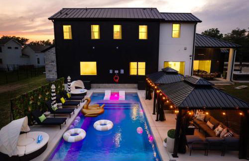 Designer Home with Hot Tub BBQ & Hill Views - Foto 46