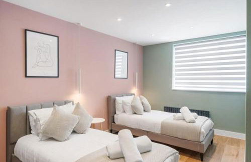 Stylish Apartment with Parking 2 Mins to Seafront - Foto 4