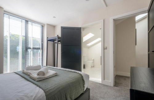 Luxury 4BDR House By Torr Property Group Short Lets & Serviced Accommodation With Free Gated Secure Parking & Private Patio Garden Liverpool - Foto 39
