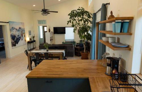 Trailside vacation home—easy walk to Winthrop - Foto 10