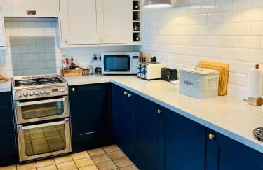 Fantastic Value Beautiful Cottage Close to the Sea Great Interior and Space - Photo 16