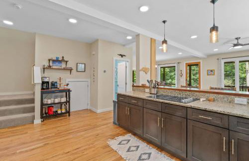 Near Asheville Hot Tub Fire Pit BBQ Sleeps 10 - Foto 19