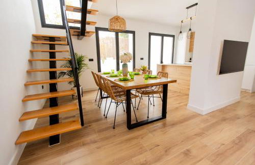 Casa con piscina a 5 km del centro de Sevilla - Foto 1