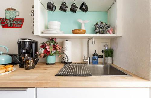 Breezy 1BR Retreat Walk to UofA and Spring Fun - Foto 58