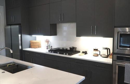 Modern 3BR with Game Room, Near Market Center DART, Med District & Uptown - Foto 6