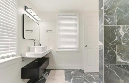 NEW! Gated, Secure, Modern, Beauriful 6 bdr, 4 bth, Near Everything - Foto 34