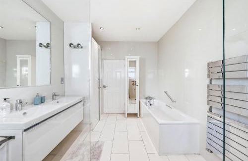 Nancy's 3 bedroom house near Heathrow Airport - Foto 10