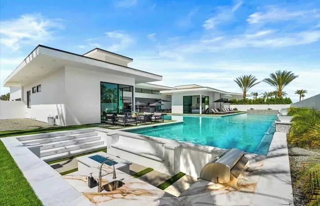 Sleeps 20 7-bedroom Villa w/ Pool, Putting Green & Hot Tub Bravo Villa #11 by Avantstay - Foto 6