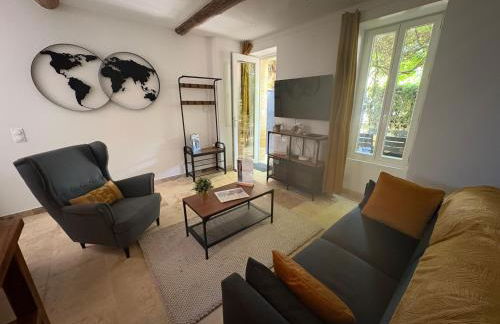 Le mas des glycines - parking privé et terrasse ombragée - Foto 4