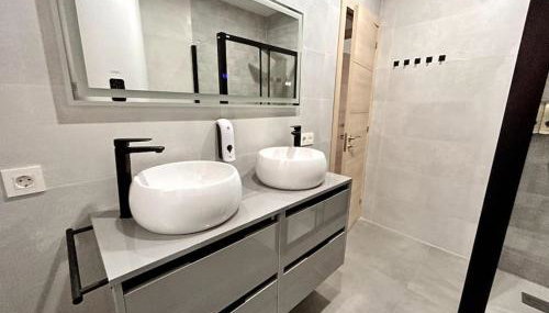 LUJO 10 pax Proyector, Maquina Arcade y Patinetes - Foto 5