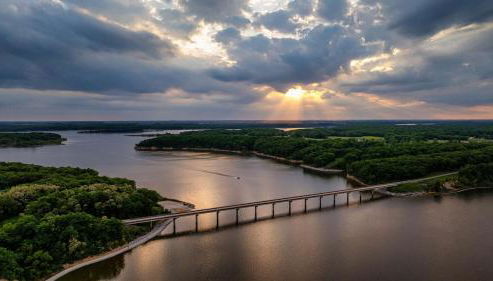 A Novel Stay 3 bed 2 bath log cabin in Shelbyville, IL - Foto 2