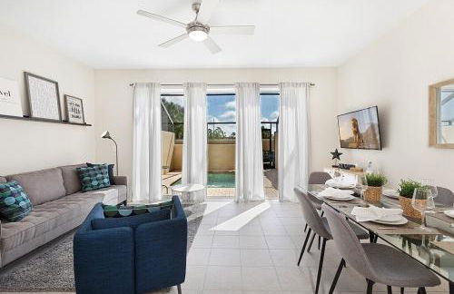 Charming 3BR Townhome Private Pool Walk to Clubhouse 9 Min Disney - Foto 9