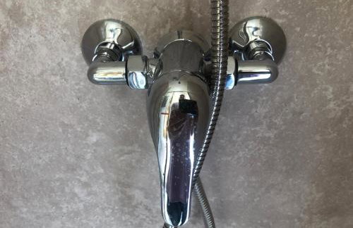 Cosy Shepherds Hut, heating, Hot Tub, WiFi and magnificent view - Foto 36