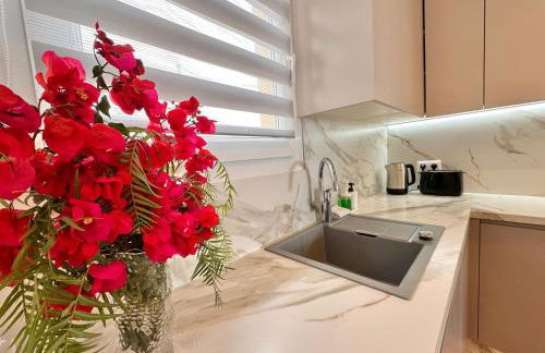 Sunshine Apartment with Sea Viev - Foto 11