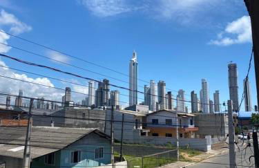 Casa a 1 km andando até a praia, barra sul de Balneário Camboriú - Foto 2