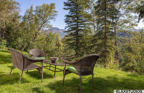 Charming Hillside Retreat - Private backyard, firepit, mtn views, full kitchen - Foto 17