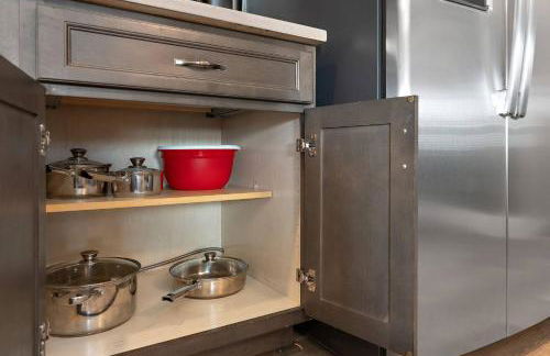 *NEW* Charm on Church ~ Cozy, Modern, Downtown Apt - Foto 22