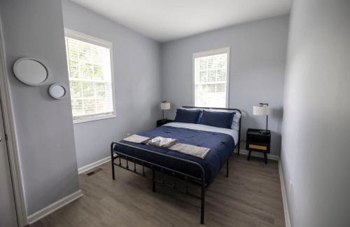 3 Min to Downtown - 10 Min to Elon - Smart TVs - Foto 25