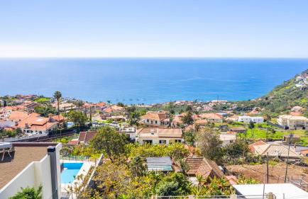 Hillside Villa - Photo 2