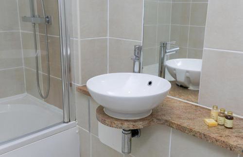 2 Bed Sea View Apartment with Balcony Parking - Pass the Keys - Foto 39