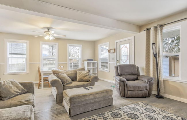 2BR Central Location Big Backyard & Dog Friendly! - Photo 17