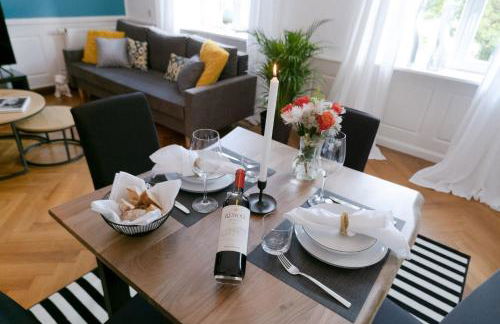 BELLA - Business&Family - 2 Zimmer direkt neben Schloß, Parkplatz, SmartTV, Netflix, Waschmaschine, 24h Checkin, 71qm, Kingsizebett, Hotelbettwäsche - Foto 14