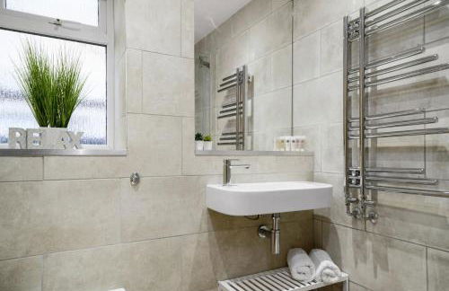 Modern Bungalow in Maidstone sleeps 5 with free parking - Foto 25