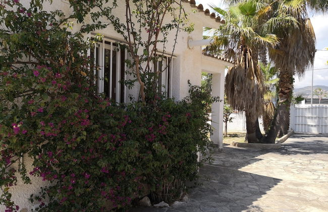 Villa con gran piscina en zona residencial - Photo 20