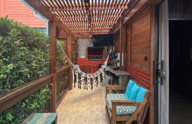 Chalé com PISCINA Privativa, com 2 QUARTOS, ESTACIONAMENTO em Condomínio com PORTARIA 24h, Sauna, Quadras, 3 PISCINAS no condomínio, Pesca e Parquinho Infantil - SmarTV na sala de estar, TV na área CHURRASQUEIRA, Wi-Fi e Cozinha Completa - Foto 10