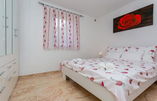 Apartment With A Private Swimming Pool, Garden & BBQ - Foto 23