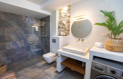 21 Sleeps Private Pool Villa & BBQ Near Barcelona - Foto 25