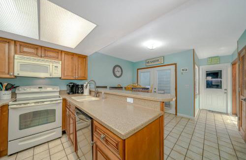 Flagler Avenue adjacent Dog Friendly Home with Garage! Stroll to the Beach! - Foto 2