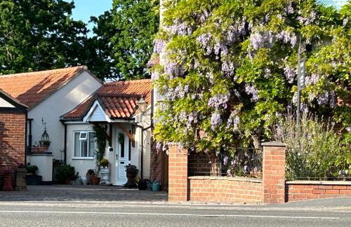 Acorn Cottage - Photo 1