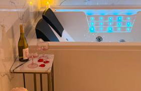 Jacuzzi Bliss by the Motława - Foto 12
